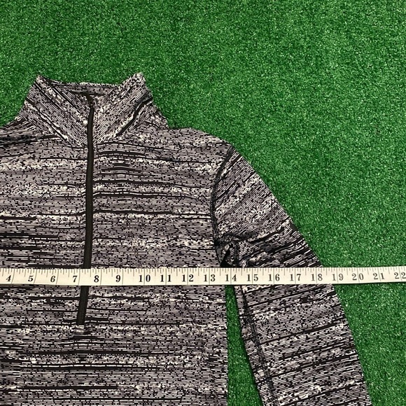 Womens Nike Dri-Fit Longsleeve Quarter Zip. Size Small. - Picture 3 of 5